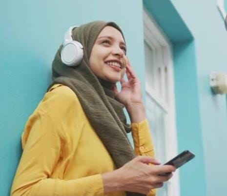 Hukum Mendengarkan Musik Dalam Islam Menurut Buya Yahya