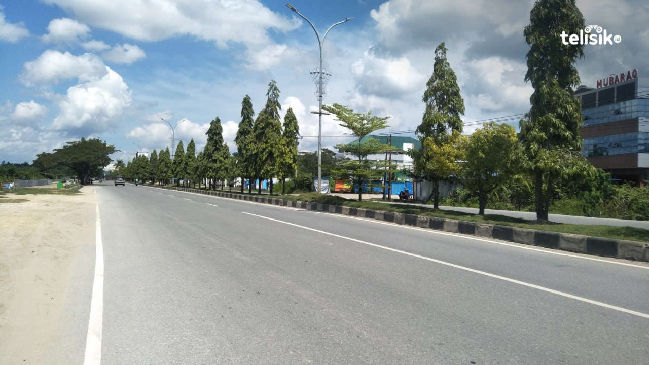 Jalan Sepi, Warga Enggan ke Kantor karena Takut Terjebak Demo