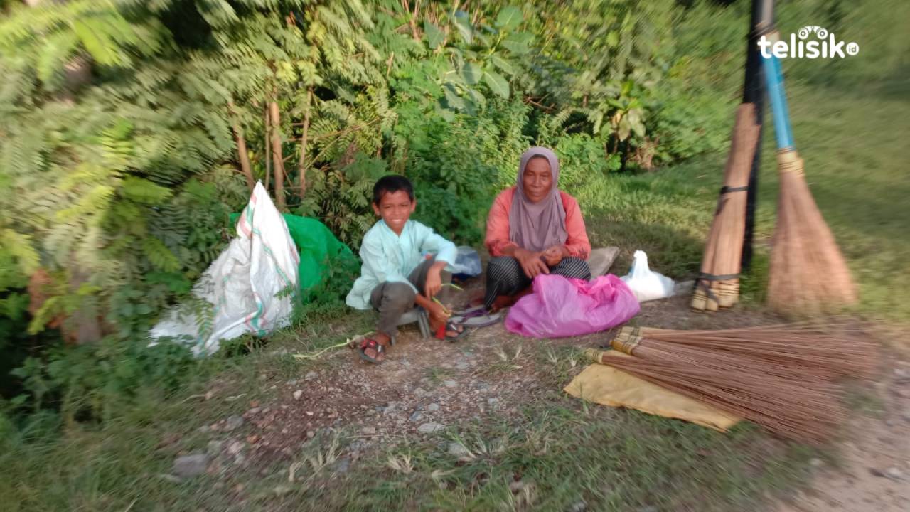 Kisah Pedagang Sapu Lidi Jalanan jadi Guru Ngaji