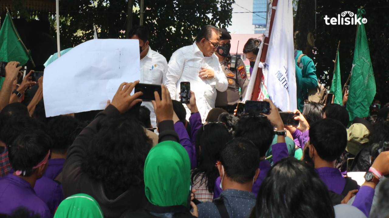Mahasiswa Demo di Gedung DPRD Sumut, Ini Tuntutannya