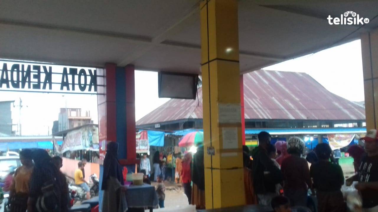 Manfaatkan Pelataran Pasar, Warga Serbu Menu Takjil