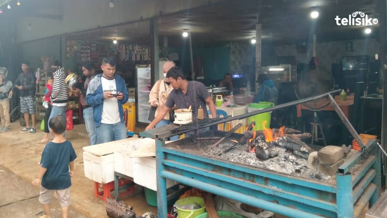 Pemudik Membludak, Berkah Bagi Pemilik Rumah Makan di Pelabuhan Torobulu