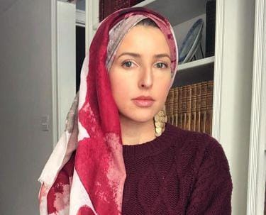 Penyanyi Wanita Ini Jadi Mualaf, Saat Baca Ayat Kursi Bikin Terpukau