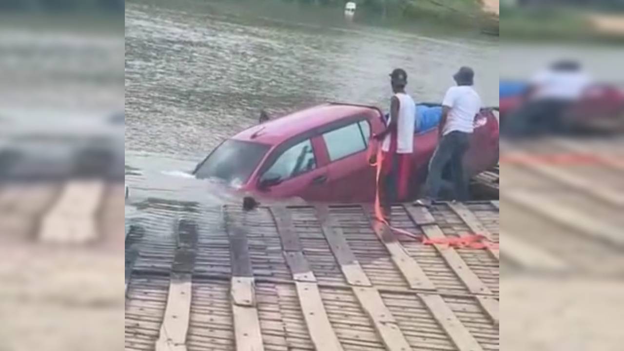 Polisi Beber Penyebab Jatuhnya Mini Bus di Sungai Konaweeha