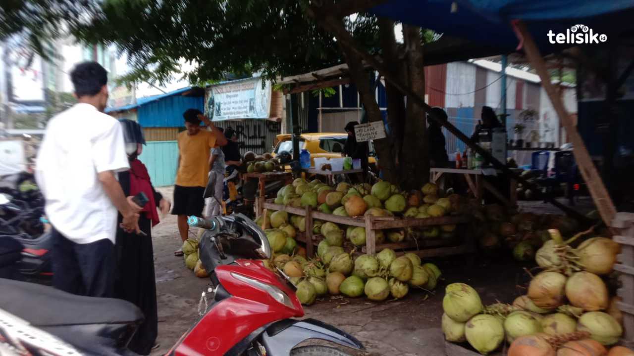 Ramadan Tiba, Sebagian Penjual Kelapa Kebanjiran Pembeli