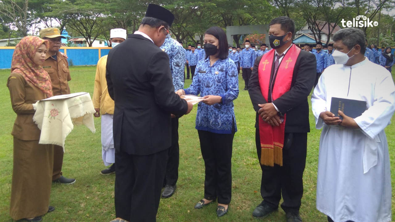 Ratusan CPNS Muna Barat Terima SK 100 Persen, Bupati: Jangan Cengeng dalam Bekerja