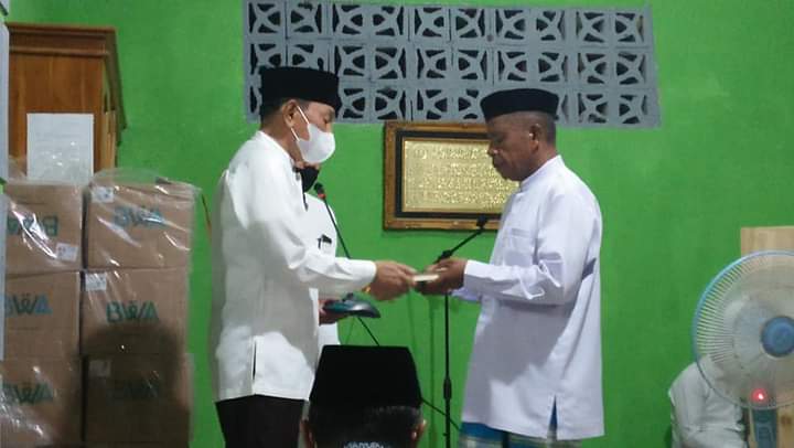Safari Ramadan, Bupati Butur Serahkan 200 Al-Quran