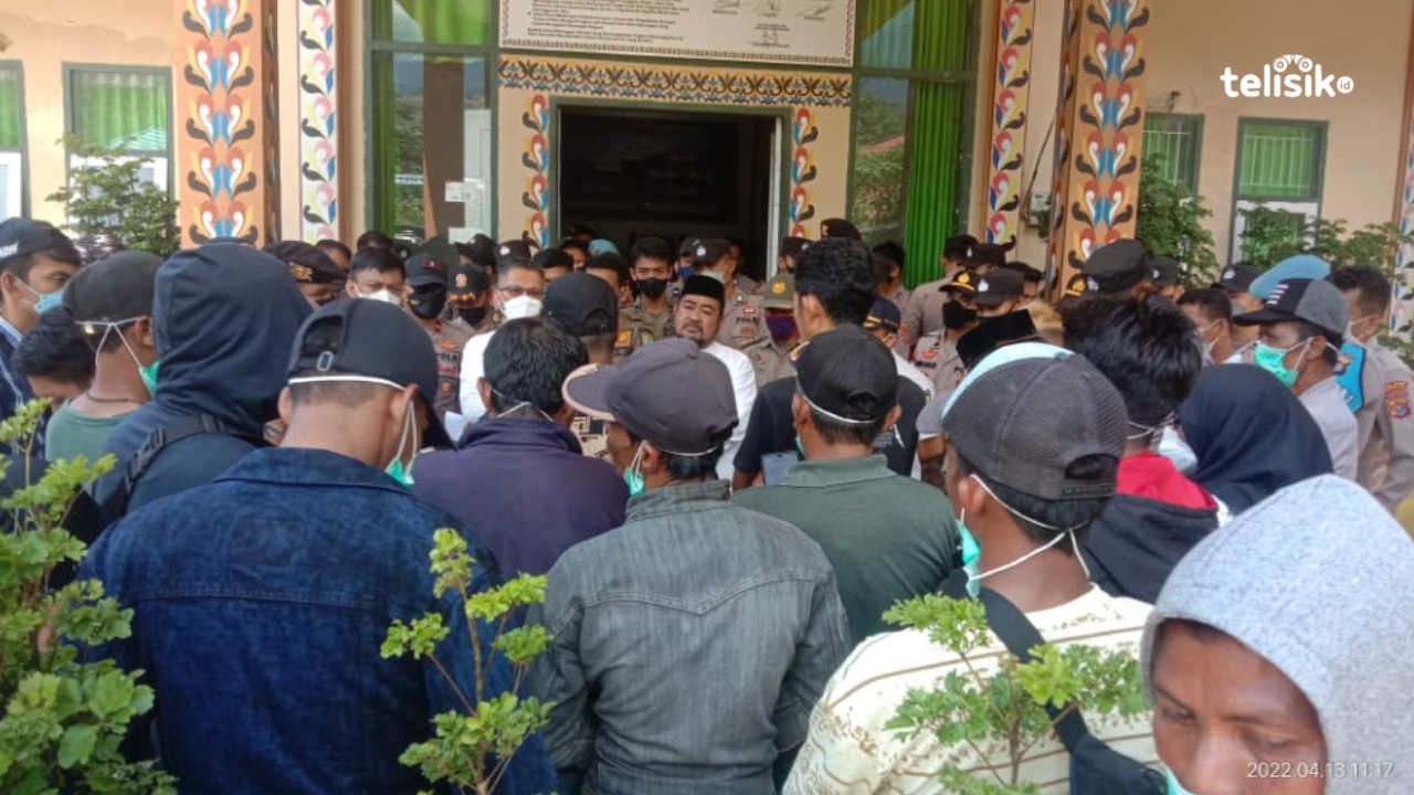 Sehari Menjelang Pelantikan 109 Kades Terpilih, Warga Demo Dinas PMD