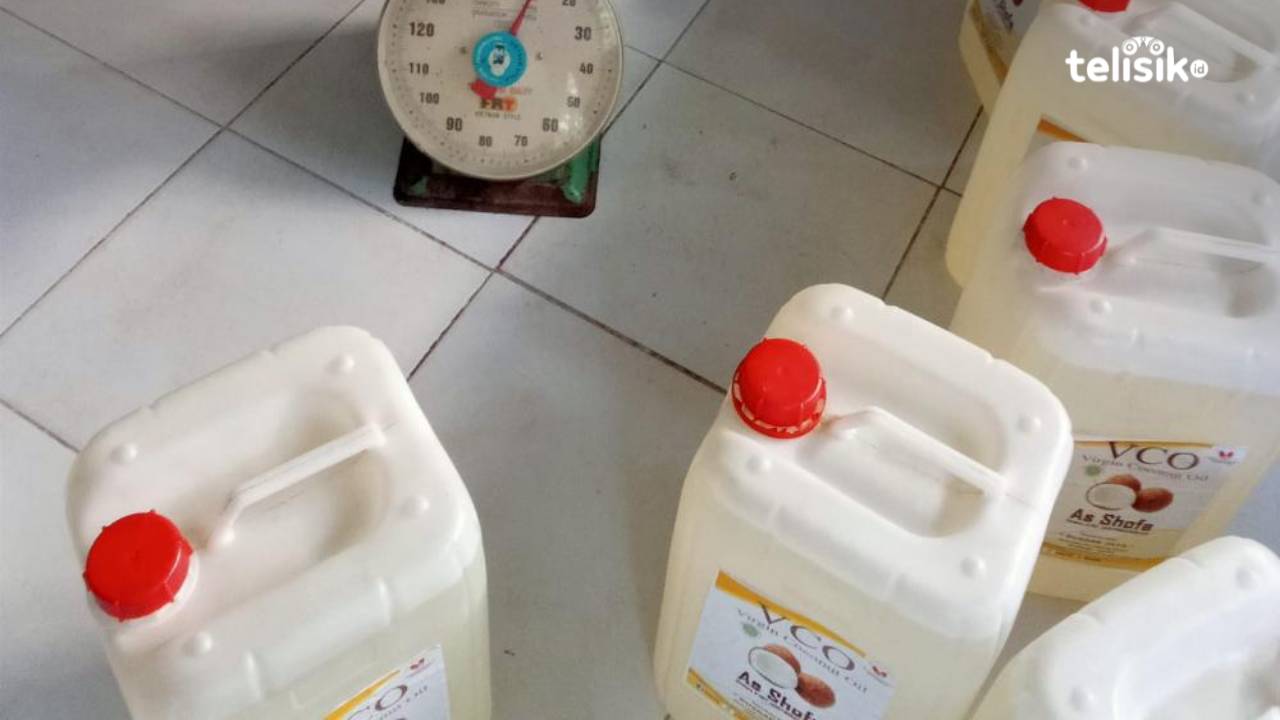 Sejak 2011 Warga Bombana Ini Produksi VCO, Dijual hingga ke Jepang