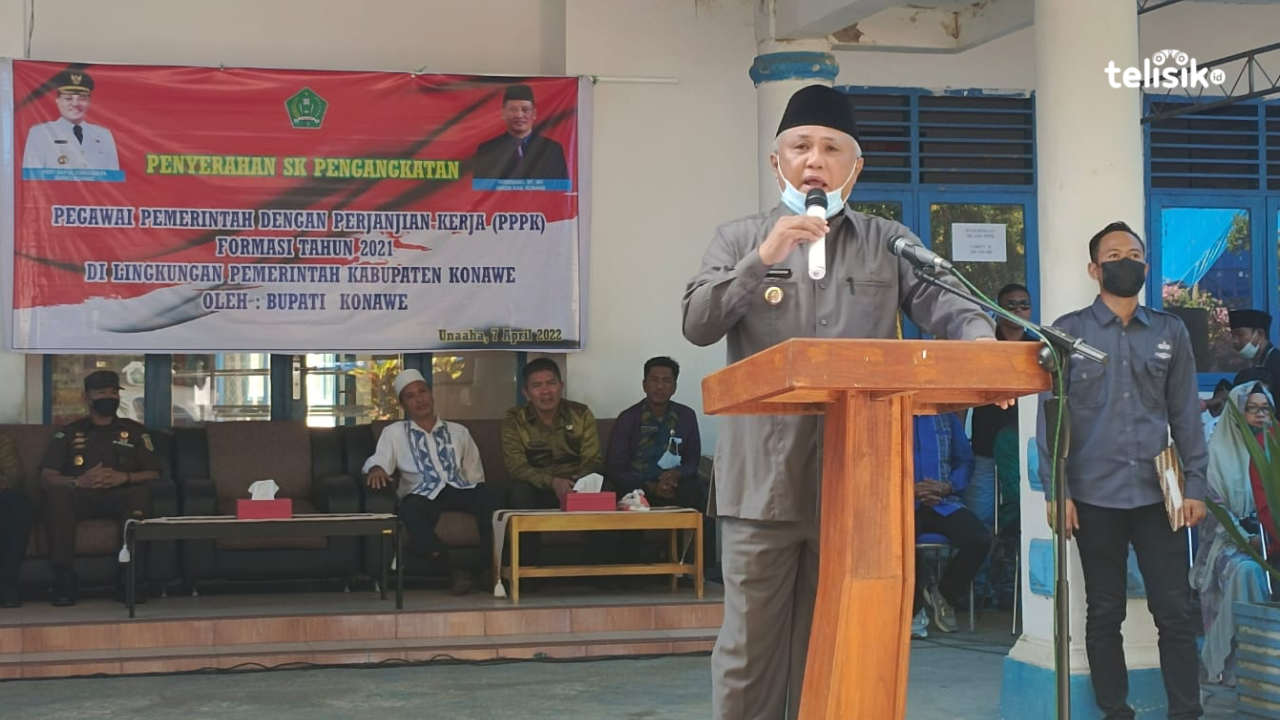Serahkan SK P3K Guru Honorer, Bupati Konawe: Tunjukkan Dedikasi dan Loyalitas