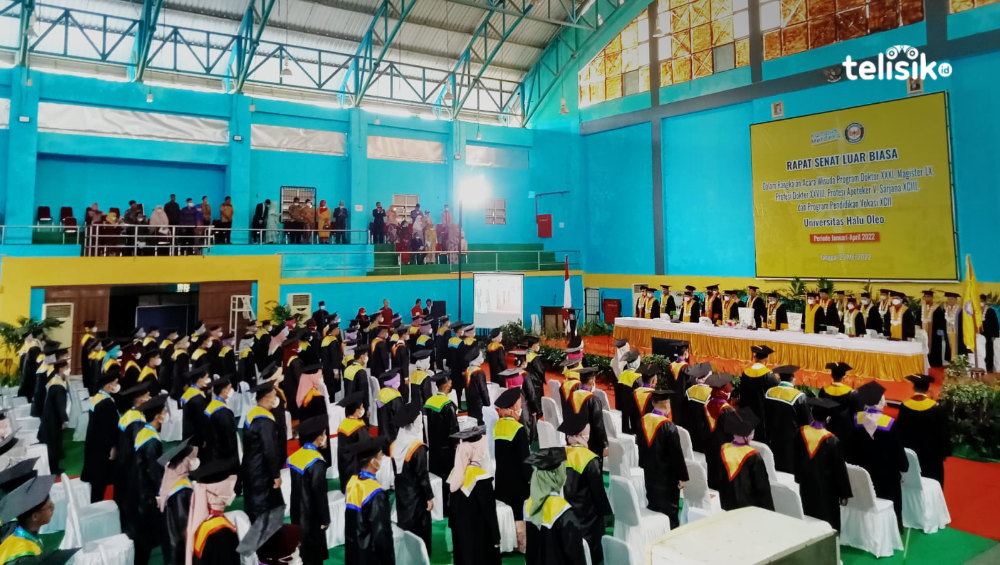 1.837 Mahasiswa UHO Kendari Diwisuda