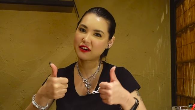 Berkunjung ke Indonesia, Bintang Film Porno Miyabi Dibuat Kaget saat Tiba di Bandara