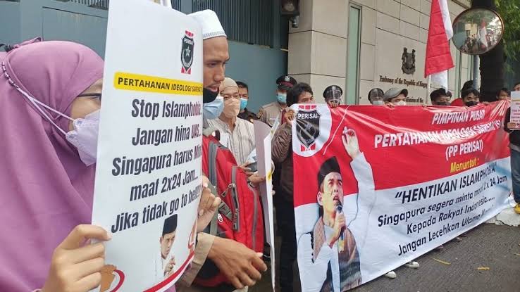 Buntut Penolakan UAS, Kedubes Singapura Digeruduk