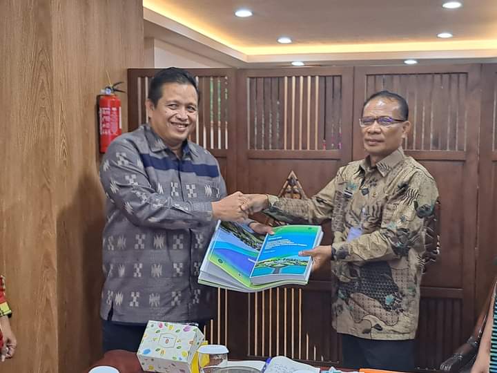 Bupati Muna Terima Dokumen Transpolitan Mutiara, Pembangunan Dimulai 2023