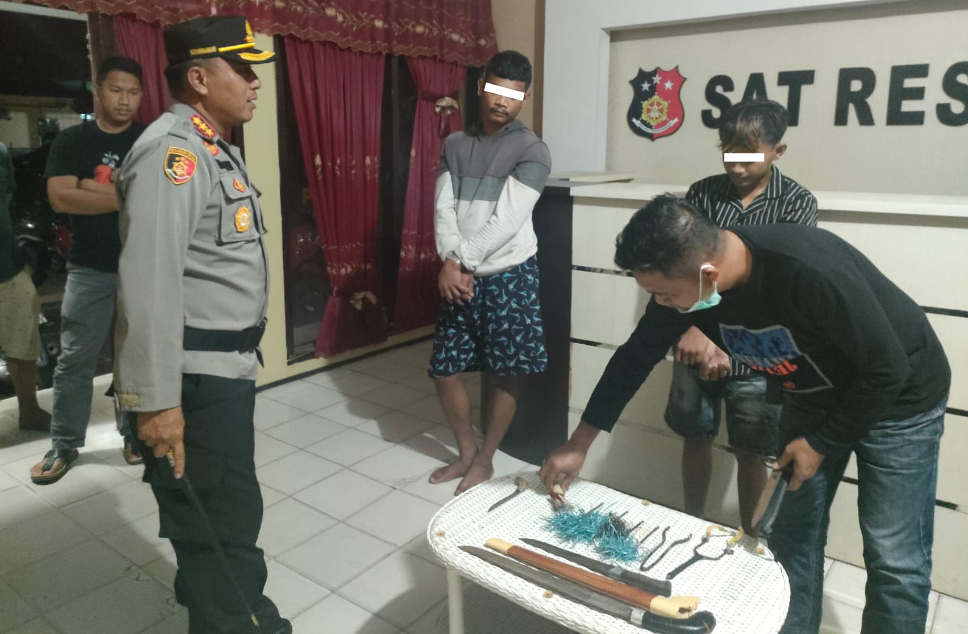 Buser 77 Amankan Remaja Bawa Busur dan Sejata Tajam di Penginapan