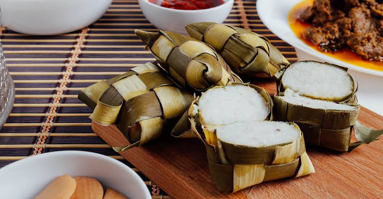 Idul Fitri Identik dengan Ketupat? Ternyata Ini Maknanya