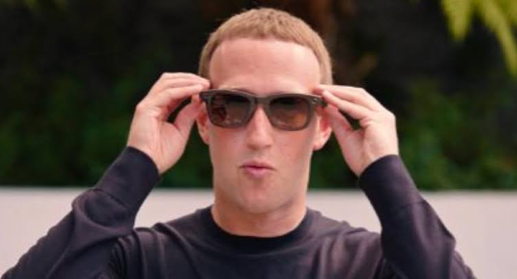 Mark Zuckeberg Bakal Buat Kacamata Pintar, Bisa Ambil Foto hingga Dengar Musik