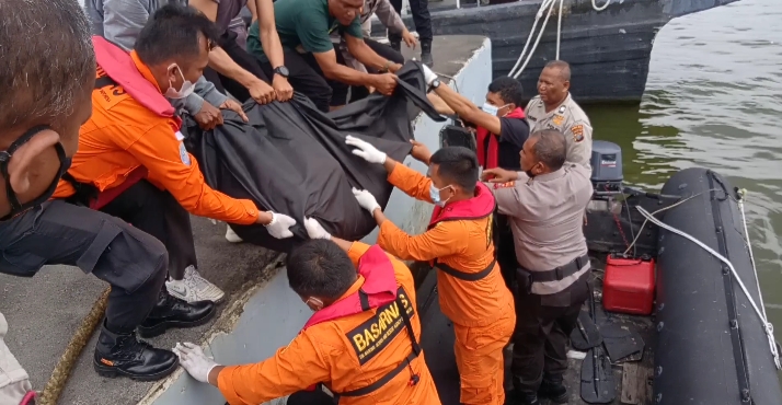 Nelayan Pasutri dan Bayinya Ditemukan Tewas Mengapung di Laut