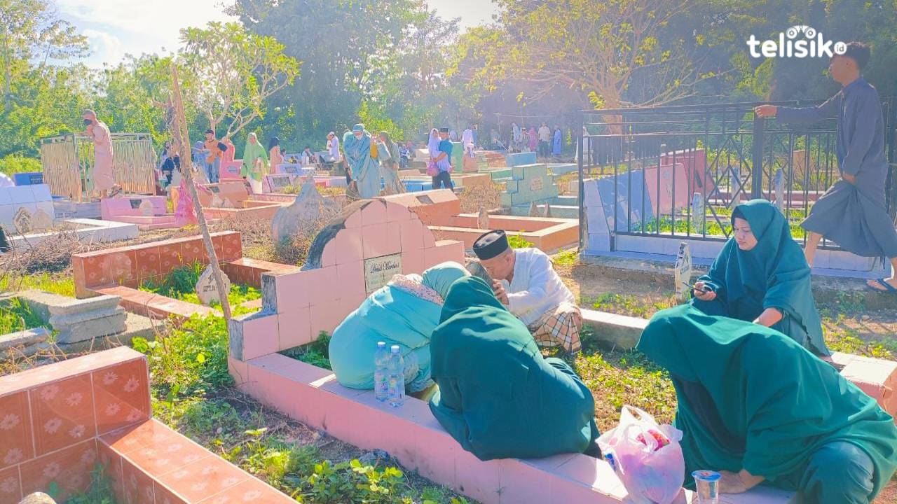 Pasca Salat Id, Warga Konawe Lanjutkan Tradisi Ziarah Kubur