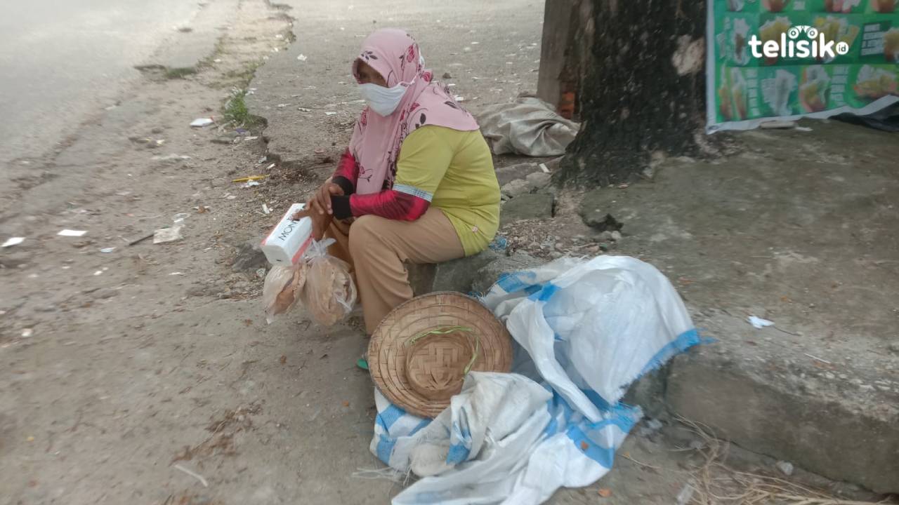 Pedagang Tissu Lampu Merah, Diusir Satpol PP Hingga Dilarang Muncul jika Pejabat Datang