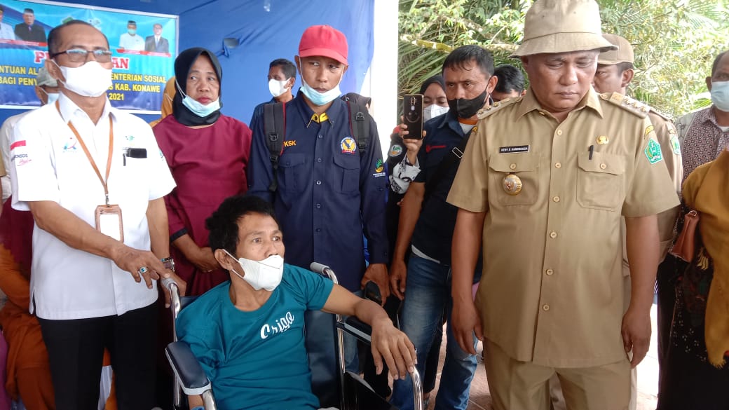 Pemkab Konawe Salurkan Bantuan Fisik ke Kaum Disabilitas