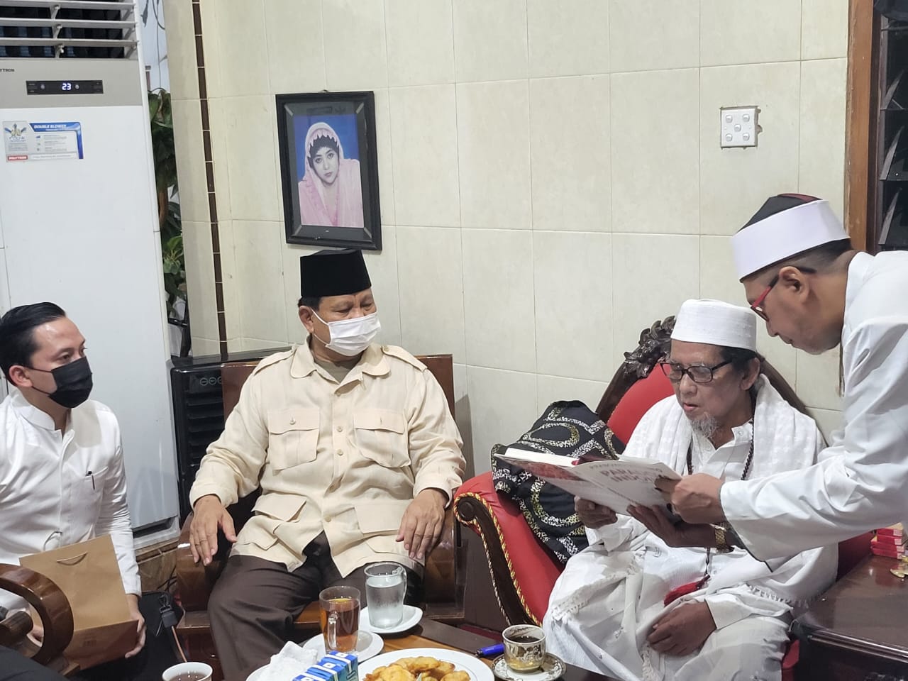 Sowan ke Ponpes Al Qodiri Jember, Prabowo Didoakan Jadi Presiden