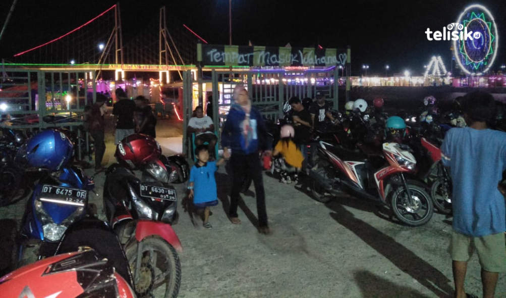 Warga Luar Kota Ramai Kunjungi Anjungan Teluk Kendari