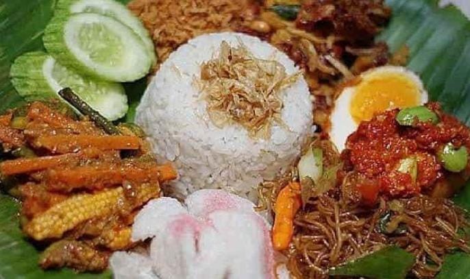 5 Makanan Nyeleneh yang Hanya Ada di Indonesia, Berani Coba?