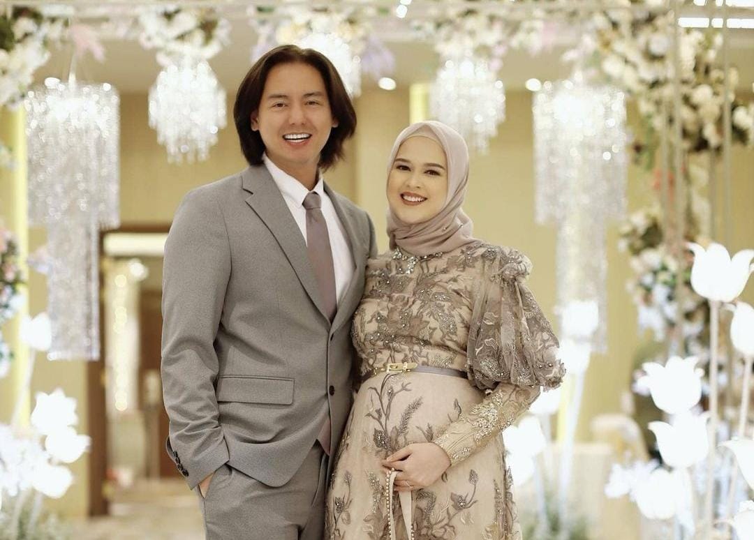 6 Pasangan Artis dengan Pernikahan Jauh Beda Usia, Nomor 4 Bikin Geleng Kepala