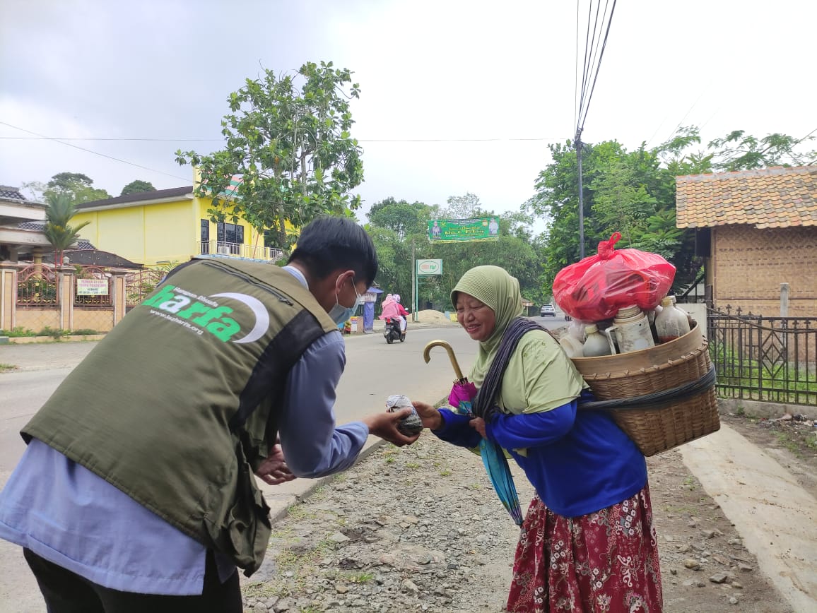 Besarnya Keutamaan Bersedekah di Hari Jumat