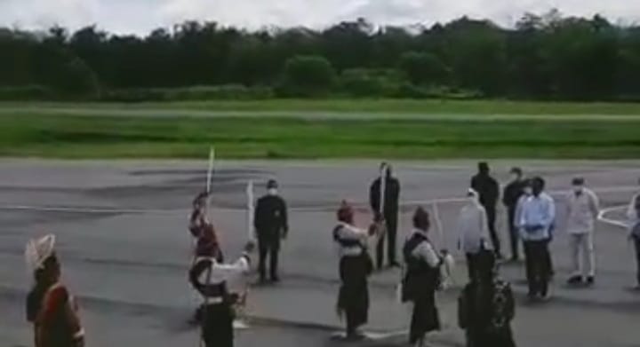 Dari Ende, Presiden dan Ibu Injakkan Kaki di Bajawa