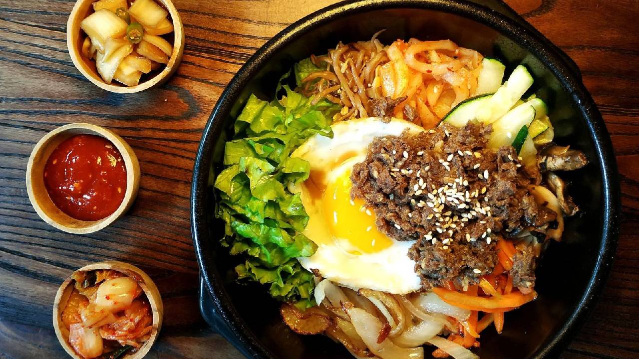 Dianjurkan Memungut Makanan yang Jatuh, Ini Hikmahnya