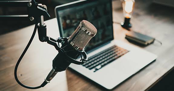 Ingin Buat Podcast? Kenali Jenis, Aplikasi dan Topik yang Bisa Kamu Pilih