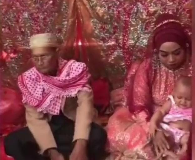Kakek 90 Tahun di Kolaka Utara Nikahi Mantan Kakak Iparnya Sendiri, Jomblo Pasti Nangis