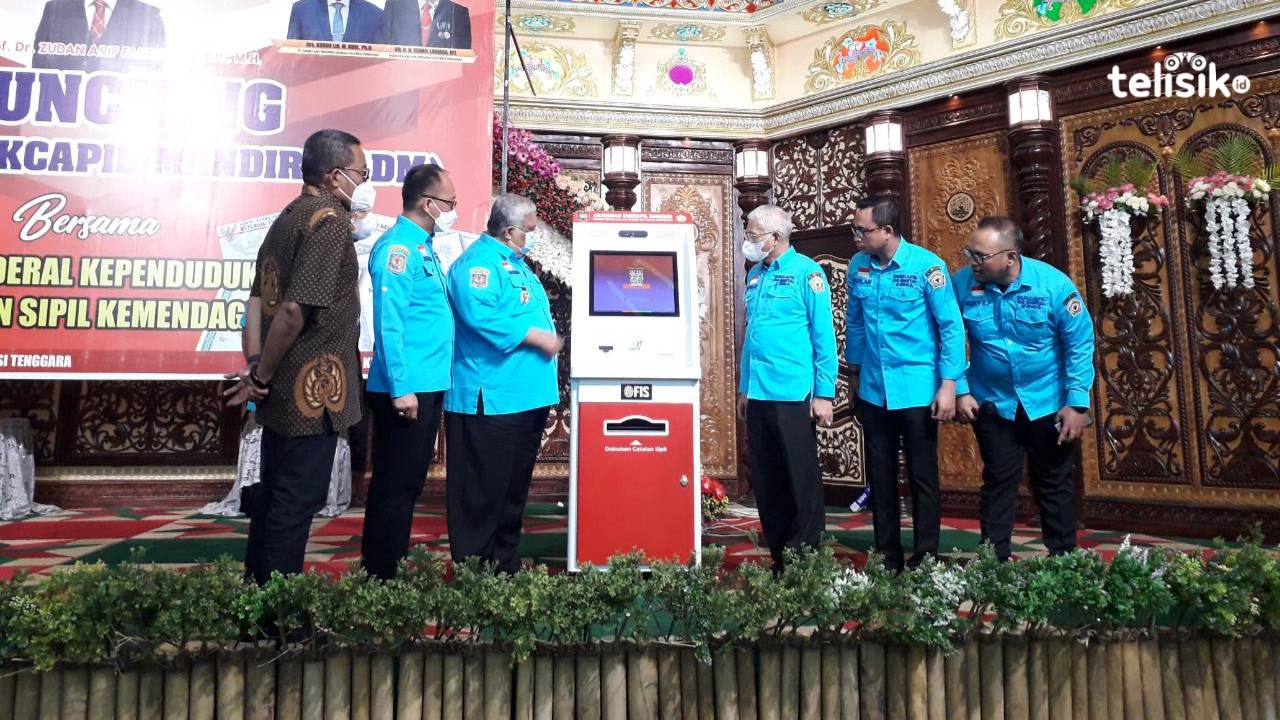 Kartu Keluarga Gubernur Ali Mazi, Pertama Dicetak Mesin Anjungan Dukcapil Mandiri