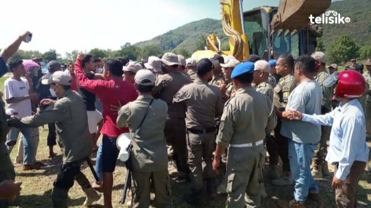 Pemkab Manggarai Gusur Pilar Tanah Nanga Banda, Warga Bentrok dengan Pol PP, Wabup Menghindar