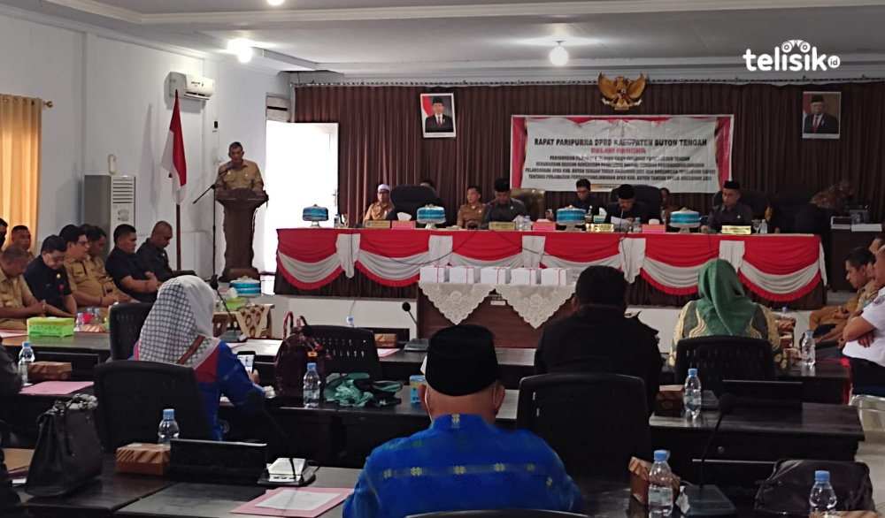 Pj Bupati Buton Tengah Serahkan Raperda Pertanggungjawaban APBD 2021