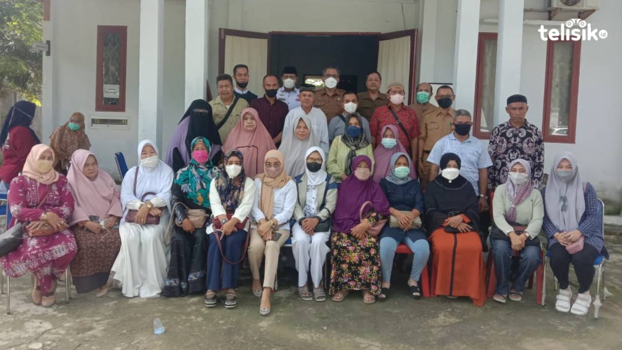 Tiba di Jeddah 24 Juni Pagi, Calon Jemaah Haji Muna Salat Subuh di Pesawat