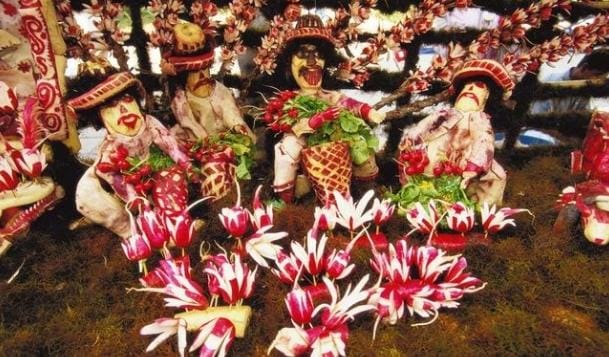 12 Negara dengan Tradisi Unik Libur Sekolah, Beri Hadiah hingga Bakar Iblis