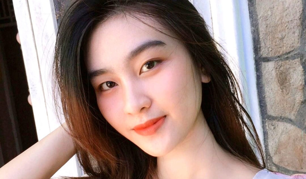 4 Potret Seksi Rosalia Akmareta Karyawati Bank Sultra yang Viral, Bikin Pusing