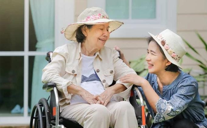 8 Cara Sederhana Bahagiakan Orang Tua