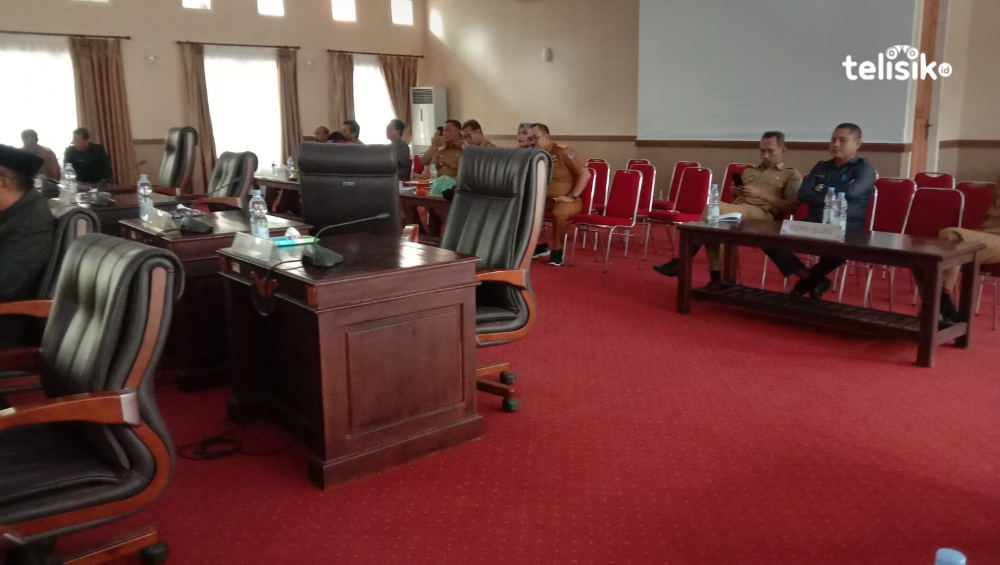 Anggota DPRD Muna Pelesiran, Penyerahan LPJ Bupati Diskorsing