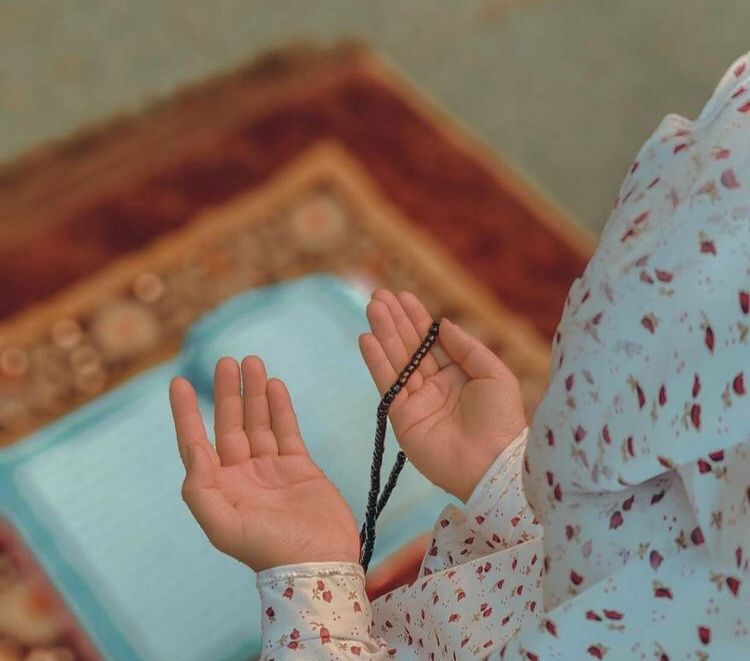 Gadis Ini Putuskan Mualaf usai Mencoba Salat Pertama Kali