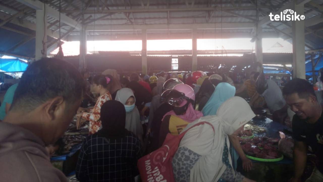 H-1 Idul Adha, Daging dan Ikan Diserbu Pembeli