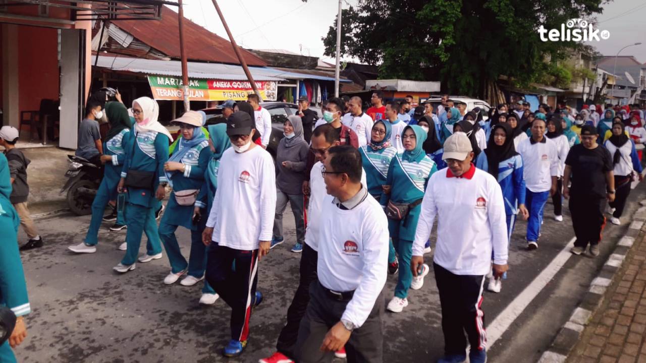 Jalan Santai Bersama Warga, Bupati Wakatobi Gaungkan Keluarga Bebas Stunting
