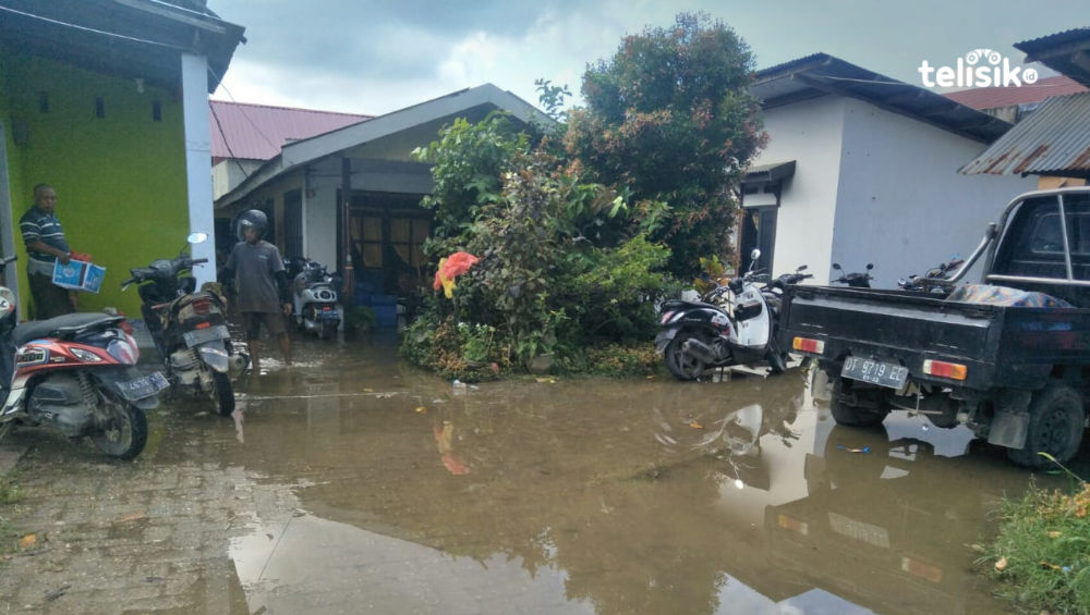Kurang Sejam Diguyur Hujan, Rumah Warga Terendam Banjir