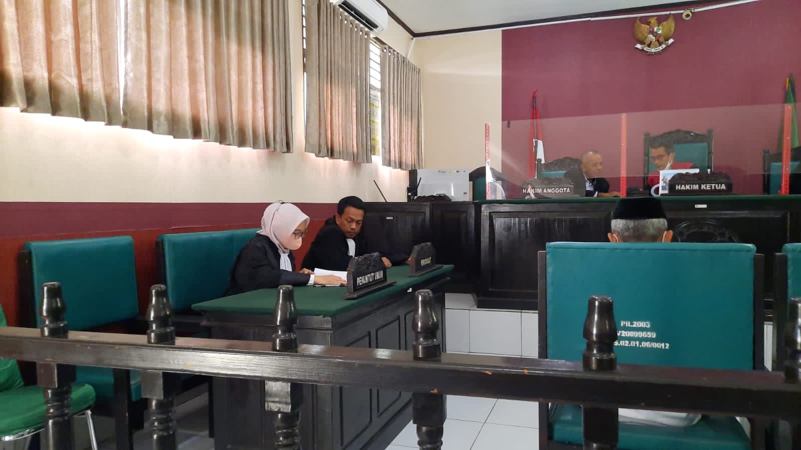 Mantan Sekwan Muna Barat dan Mantan Bendahara Dituntut 18 Bulan Penjara