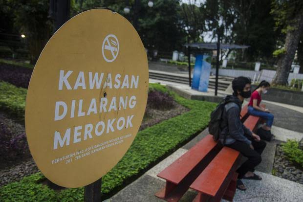 Merokok Sembarangan Akan Kena Denda Rp 250 Ribu