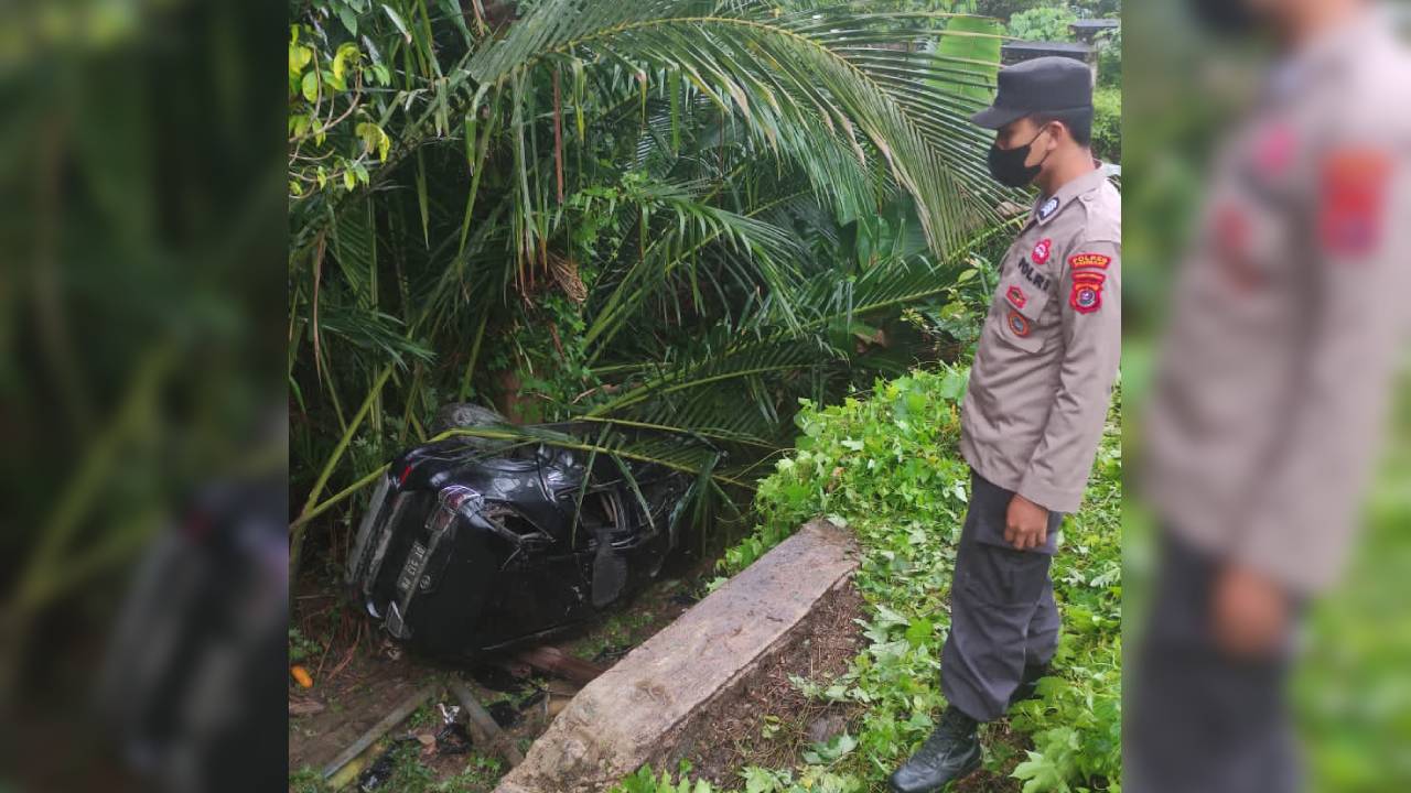 Mobil Masuk Jurang 4 Meter di Wolasi, 5 Orang Luka-Luka