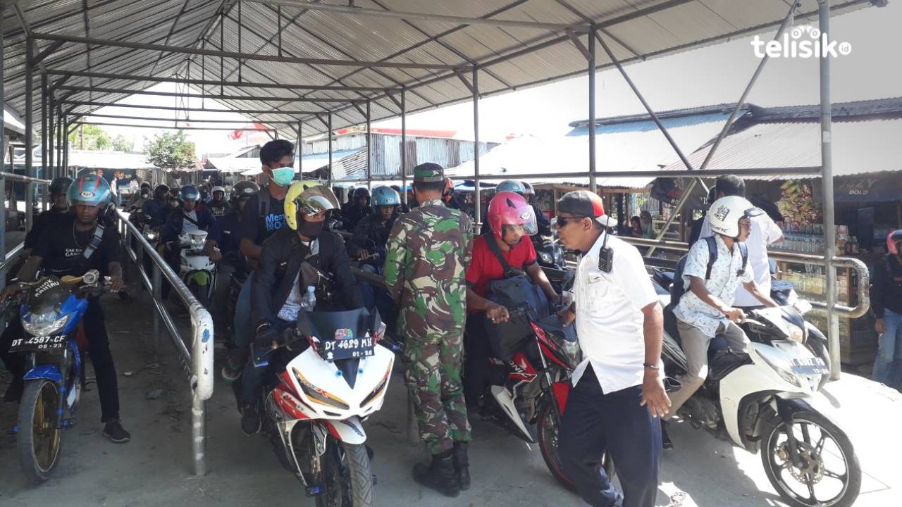 Penumpang Membludak, Jadwal Feri Tampo-Torobulu Tidak Menentu